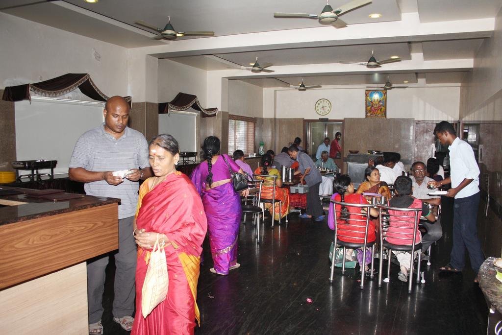 Sivamurugan Hotel Kumbakonam Exterior foto