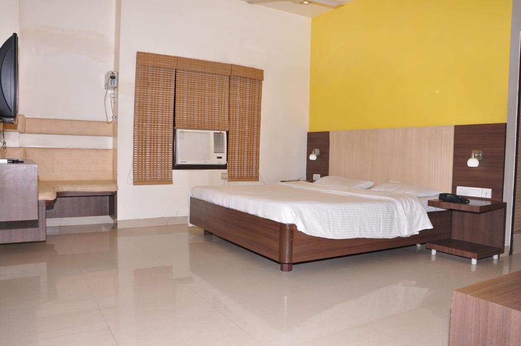 Sivamurugan Hotel Kumbakonam Exterior foto