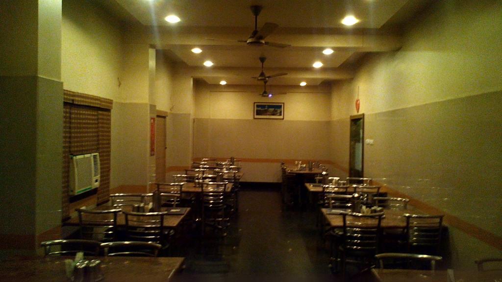 Sivamurugan Hotel Kumbakonam Exterior foto