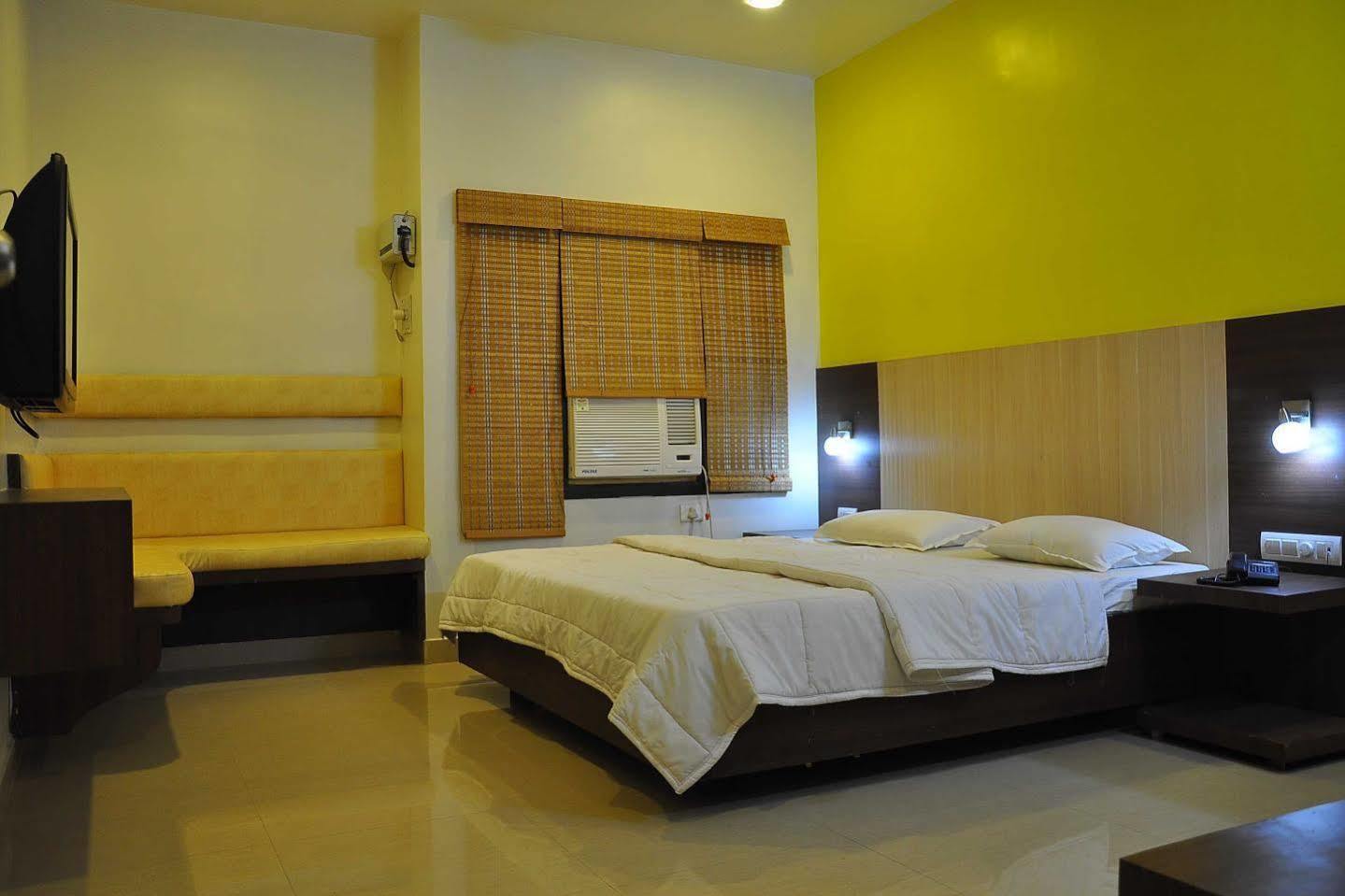 Sivamurugan Hotel Kumbakonam Exterior foto